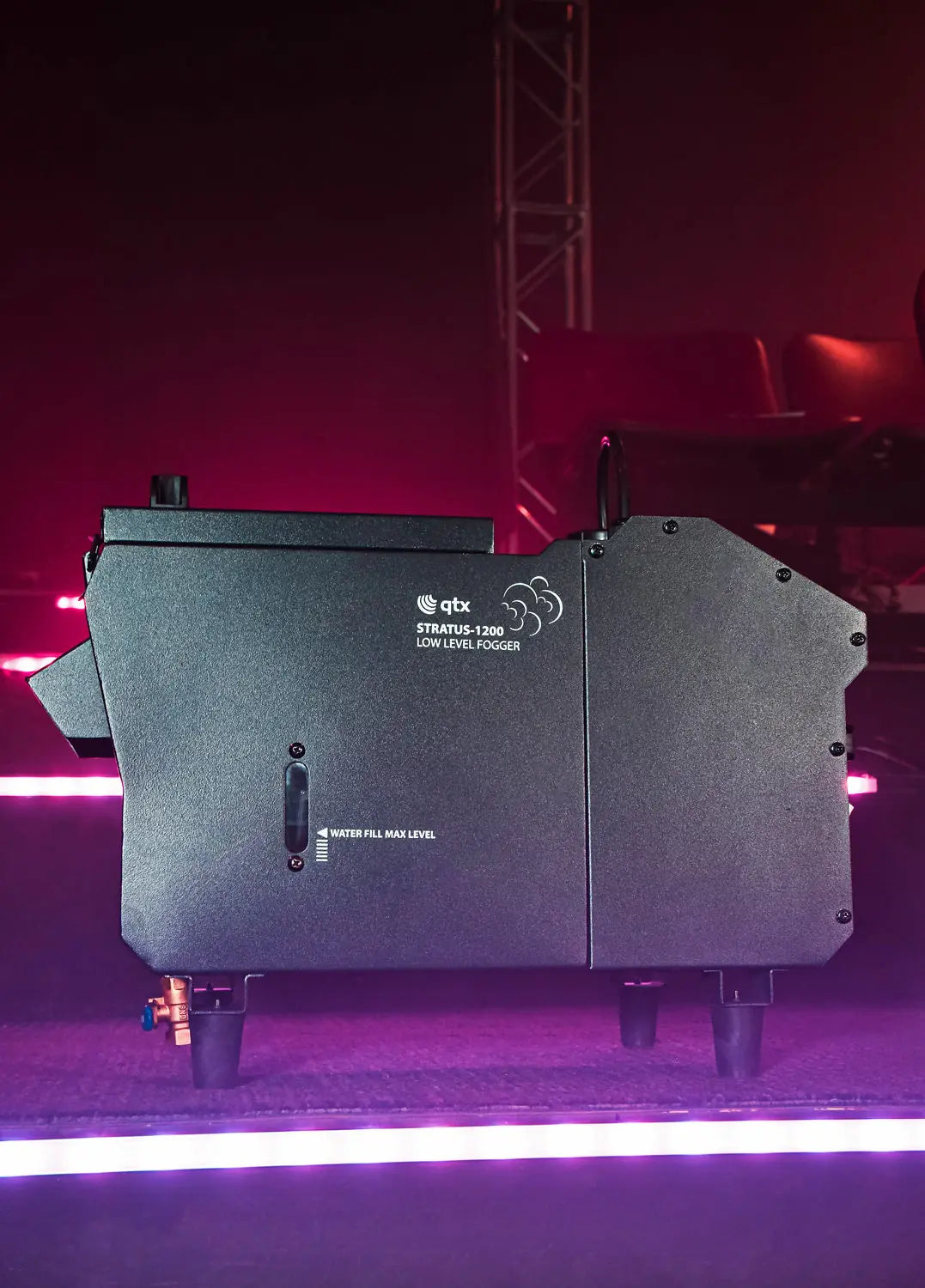 QTX STRATUS 1200-Low Level Fog Machine