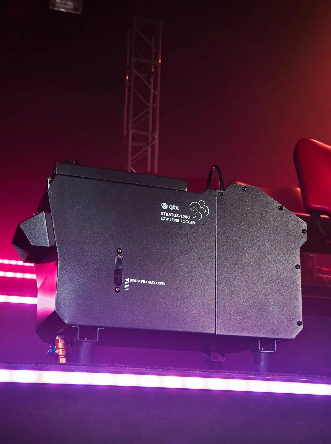 QTX STRATUS 1200-Low Level Fog Machine