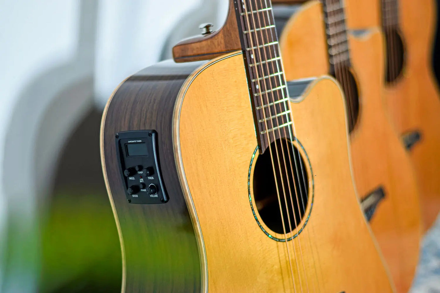 Sevinia Sevinia W41C Solid Cedar Top with Rosewood Back & Sides