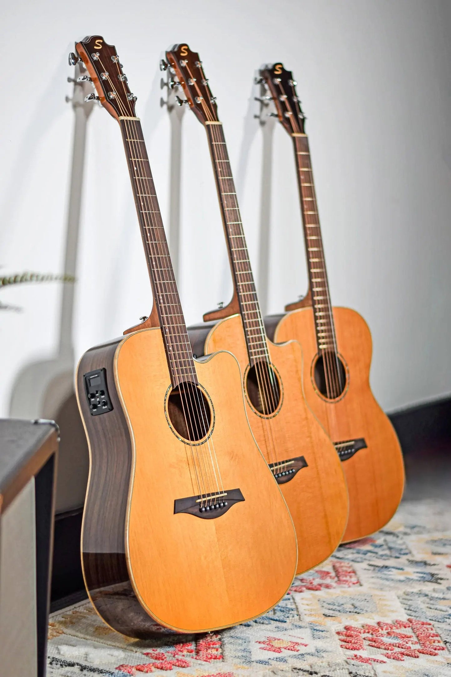 Sevinia Sevinia W41C Solid Cedar Top with Rosewood Back & Sides