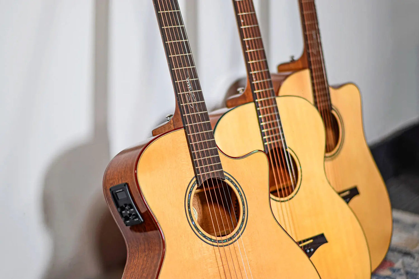 Sevinia Sevinia Solid Body Grand Auditorium Electro-Acoustic Guitar