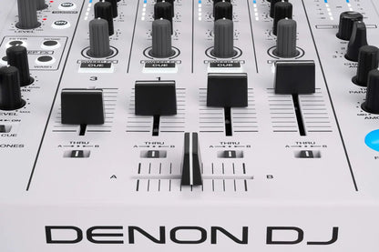 Denon DJ SC LIVE 4 White Edition